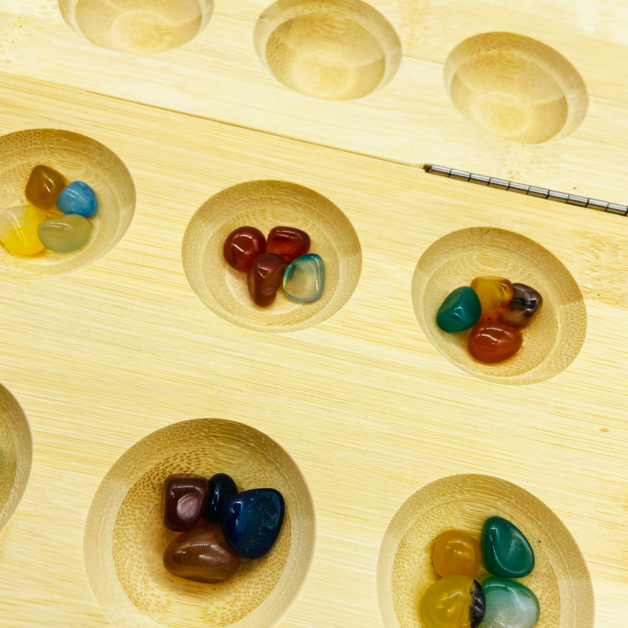 GICO Steinchenspiel Hus Bao groß aus Holz mit Edelsteinen. Das Strategiespiel für Jung und Alt bekannt aus den Kindergarten - 7953 GICO Steinchenspiel Hus Bao groß aus Holz mit Edelsteinen. Das Strategiespiel für Jung und Alt bekannt aus den Kindergarten - 7953